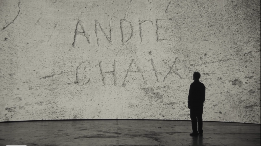 Le Nom sur le mur Le Nom sur le mur