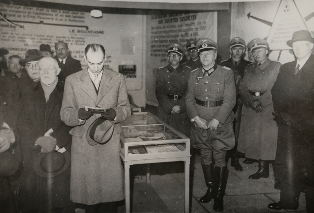 Pétain et les francs-maçons Pétain et les francs-maçons